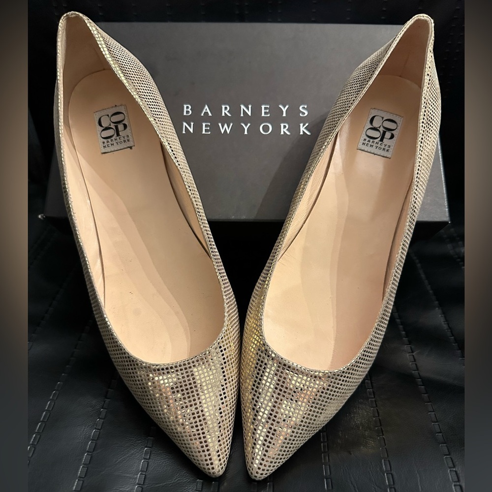 AUTHENTIC BARNEYS GOLD SPARKLE GLITTER FLATS